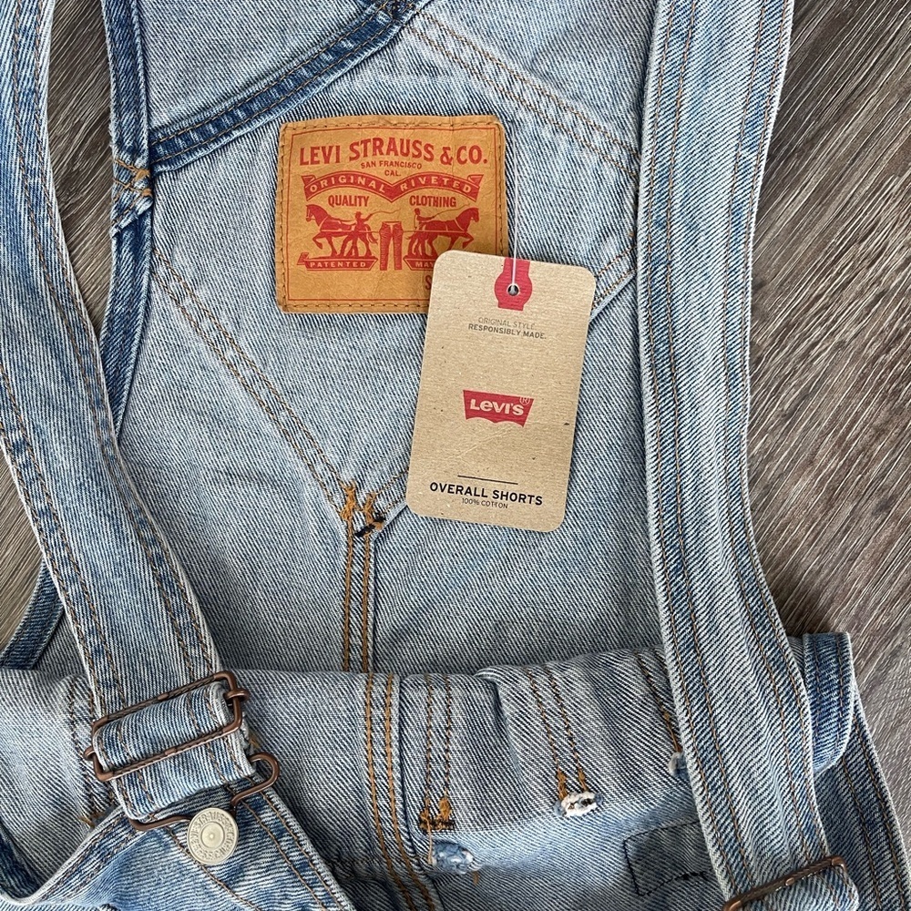 Levi’s | Denim Shortalls Light Wash - Picture 8 of 10